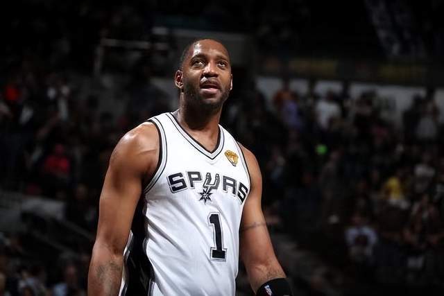 原新疆队后卫黄荣奇加盟广东男篮 1年C类合同